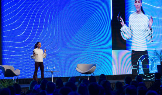 Reflexiones Endeavor by Flo Jinchuk