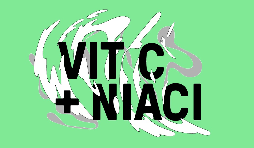 "VIT C + NIACI" escrito sobre un fondo verde 
